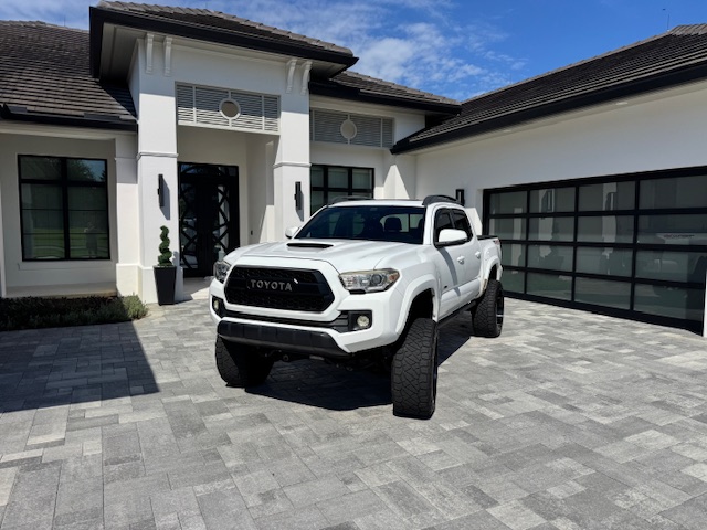 Used 2016 Toyota Tacoma TRD Sport AWD/4WD image 2