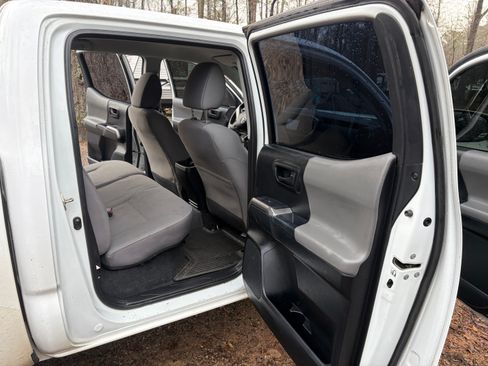 Used 2016 Toyota Tacoma SR5 image 10