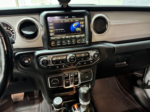 Used 2023 Jeep Wrangler Unlimited Sahara image 8