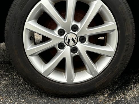 Used 2011 Volkswagen Jetta SE FWD image 17