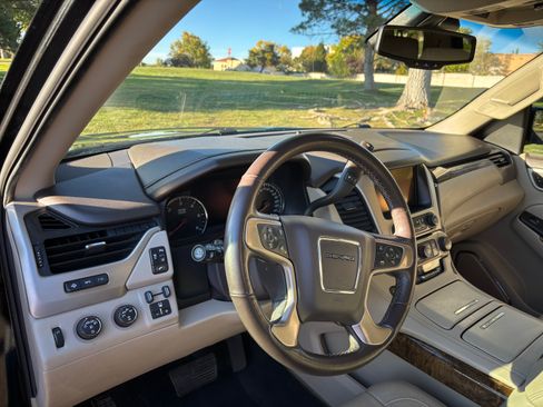 Used 2015 GMC Yukon XL Denali w/ Touring Package image 9