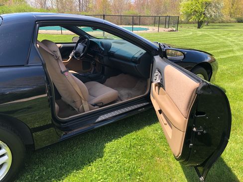 Used 1995 Chevrolet Camaro Z28 image 9