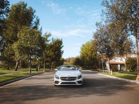Used 2020 Mercedes-Benz S 560 Cabriolet image 2