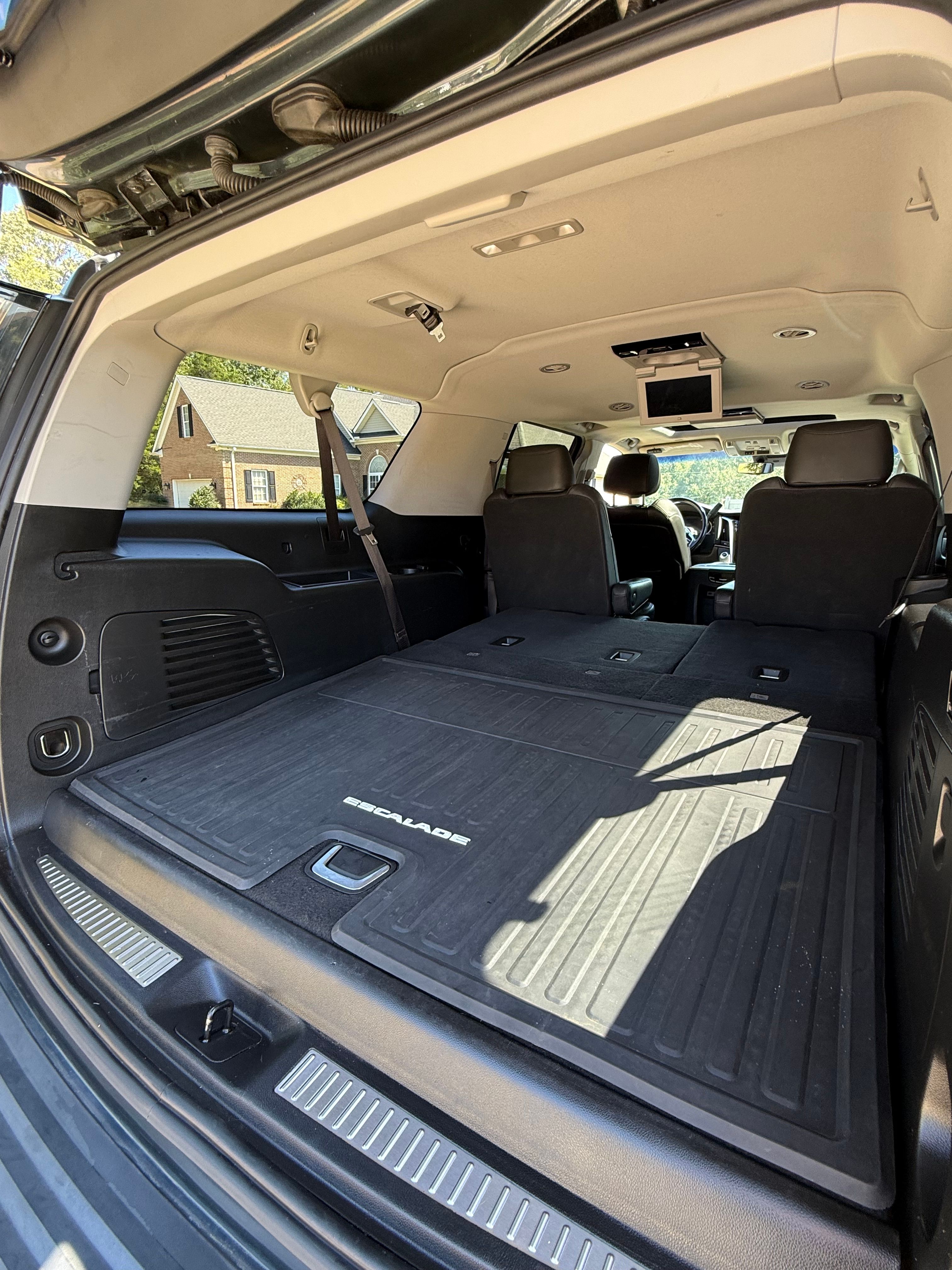 Used 2019 Cadillac Escalade ESV Luxury AWD/4WD image 25