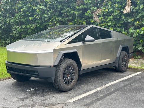 Used 2024 Tesla Cybertruck AWD Crew Cab image 1