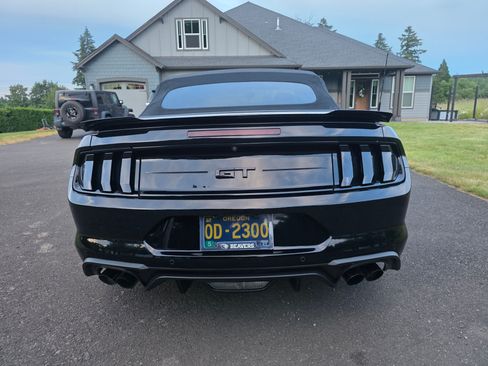 Used 2018 Ford Mustang GT Premium w/ Black Accent Package RWD image 23