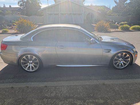 Used 2011 BMW M3 Convertible w/ Convenience Pkg RWD image 12