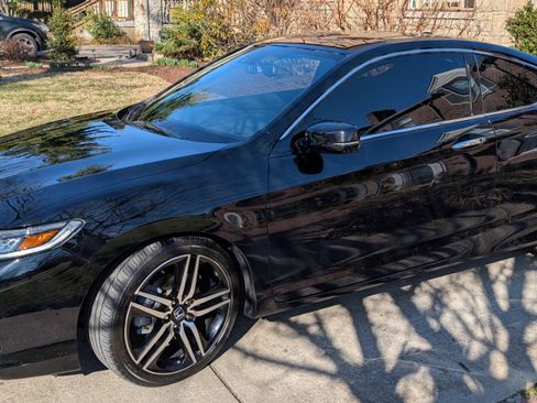 Used 2016 Honda Accord Touring image 2