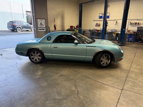 Used 2002 Ford Thunderbird RWD image 2
