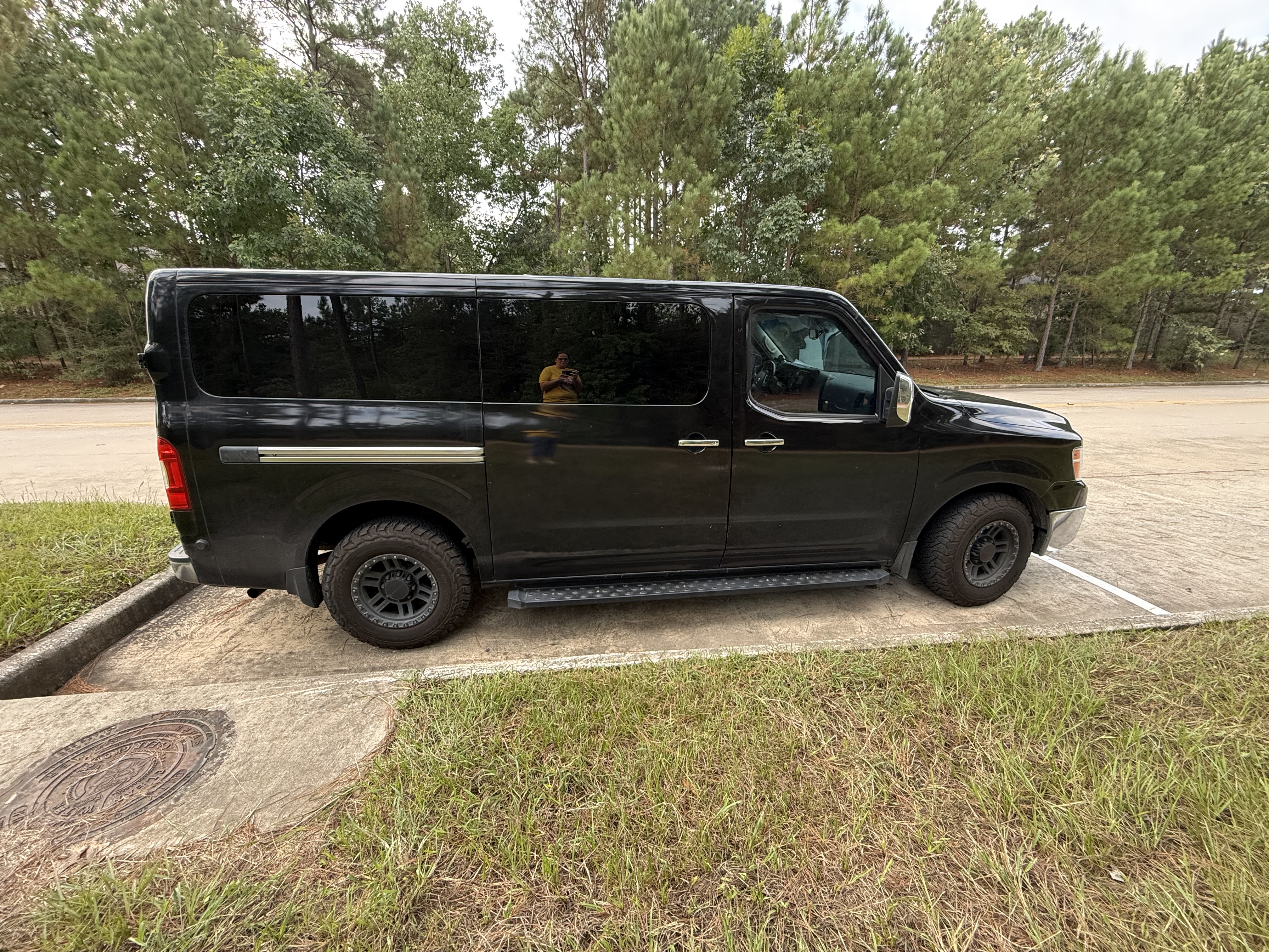 Used 2019 Nissan NV 3500 SL RWD image 1