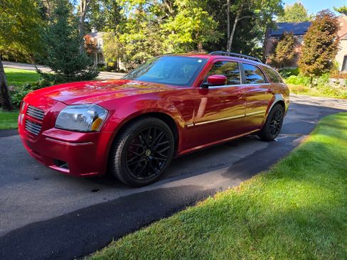 Used 2005 Dodge Magnum R/T w/ Convenience Group II image 2