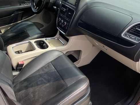 Used 2017 Dodge Grand Caravan SXT image 27