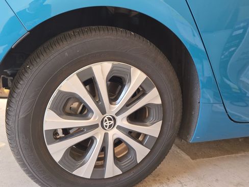 Used 2020 Toyota Prius Prime XLE image 19