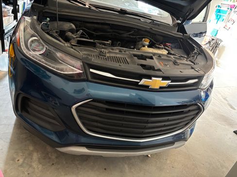 Used 2020 Chevrolet Trax LT FWD image 9