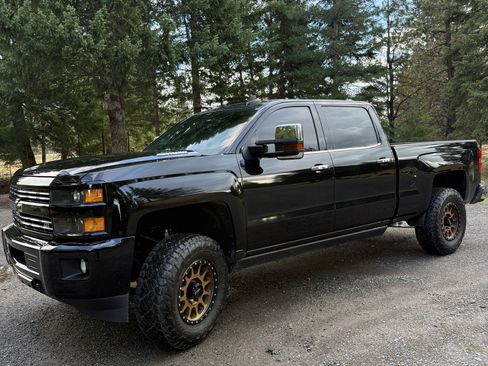 Used 2016 Chevrolet Silverado 2500 LTZ w/ Duramax Plus Package AWD/4WD image 5
