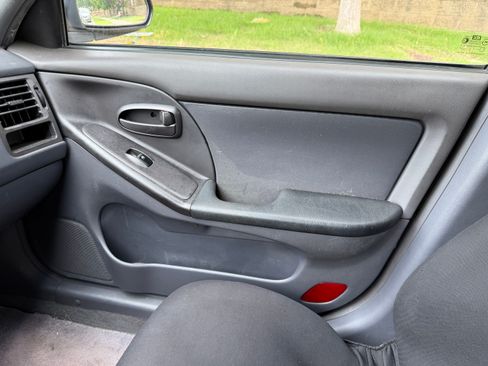 Used 2002 Hyundai Elantra GLS FWD image 14