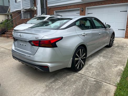 Used 2021 Nissan Altima 2.5 SR FWD image 17