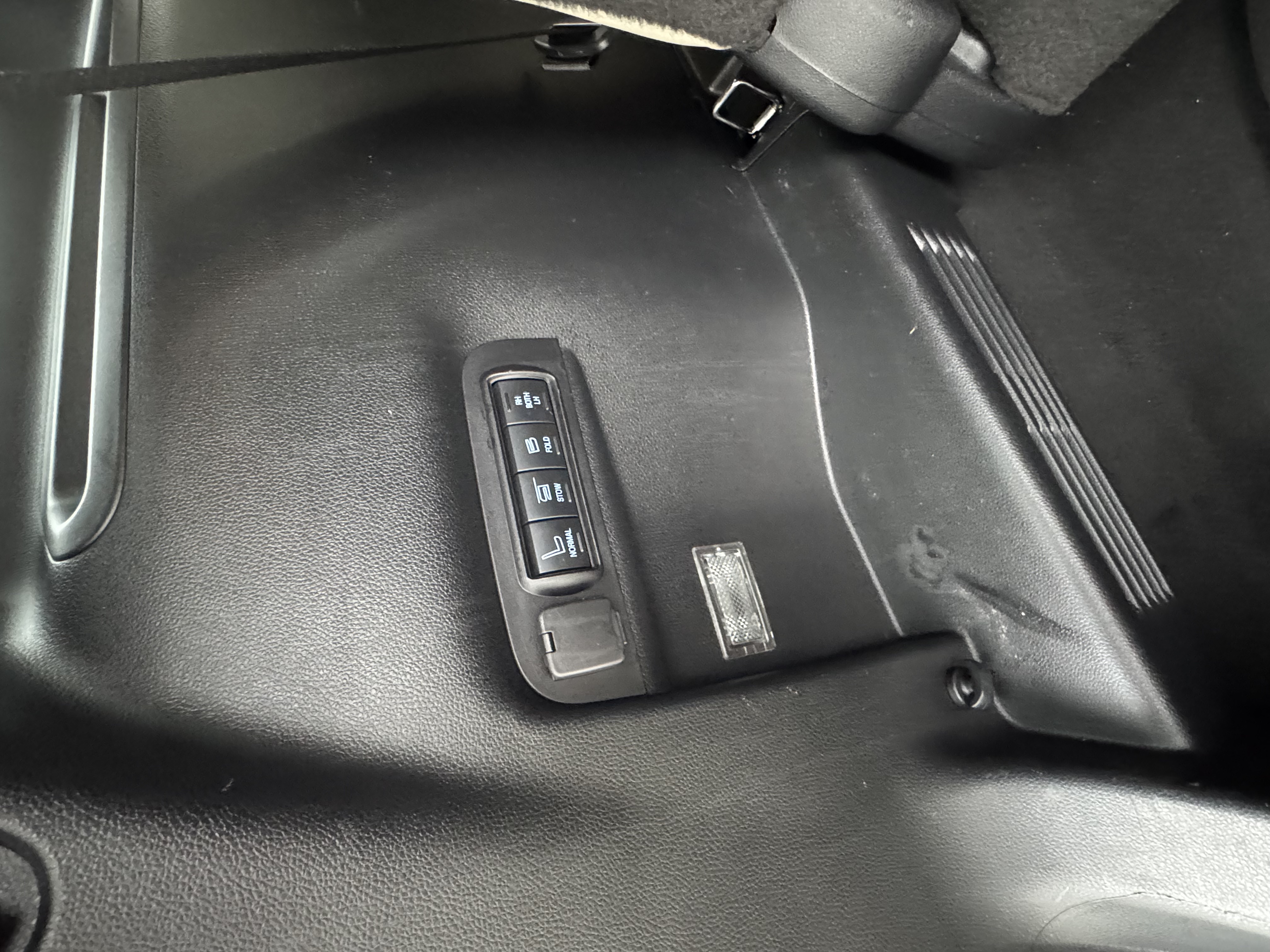 Used 2016 Ford Explorer Platinum AWD/4WD image 16