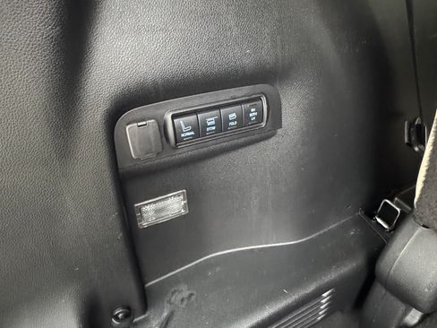 Used 2016 Ford Explorer Platinum image 16