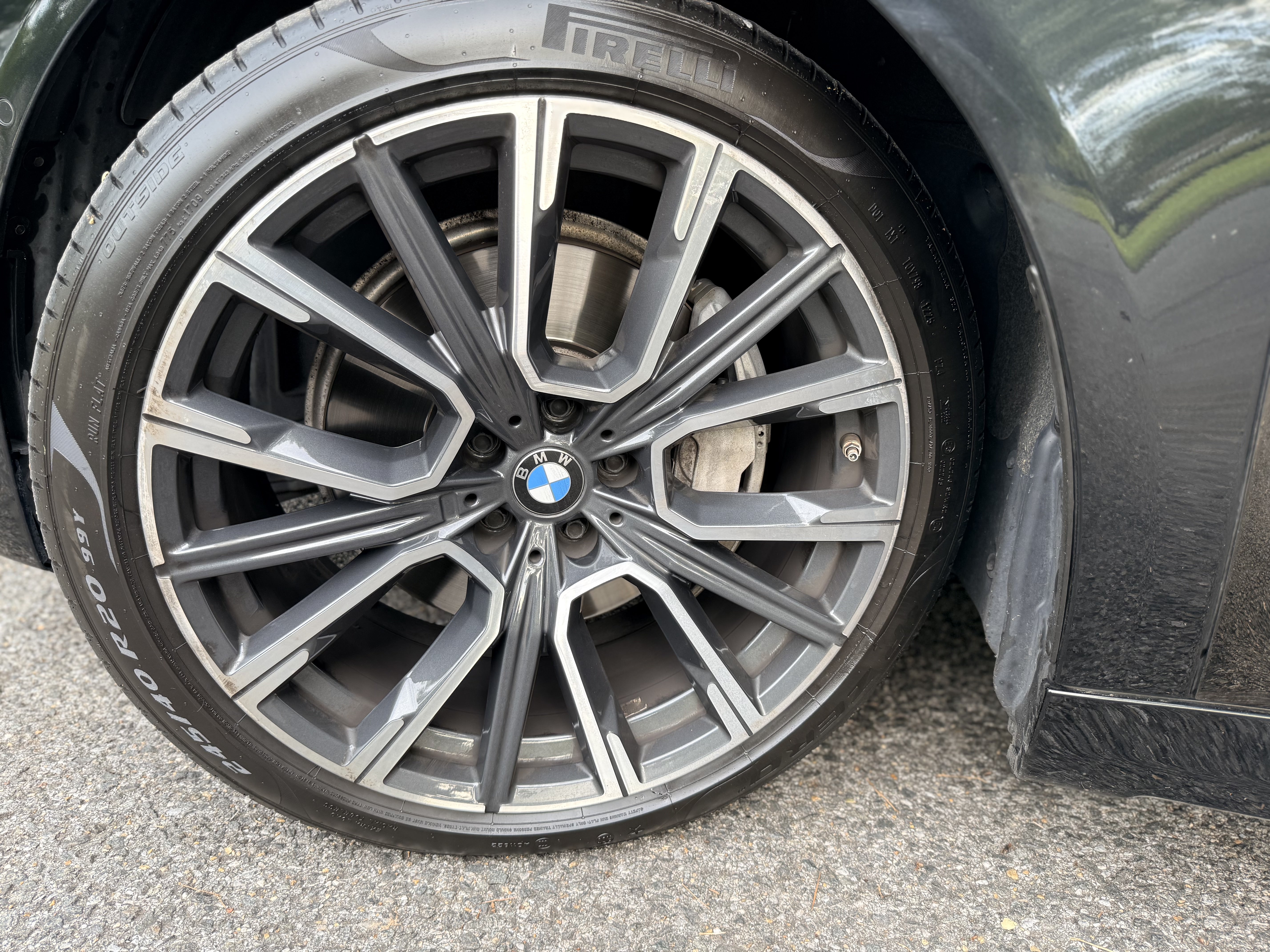 Used 2022 BMW 740i xDrive w/ M Sport Package AWD/4WD image 14