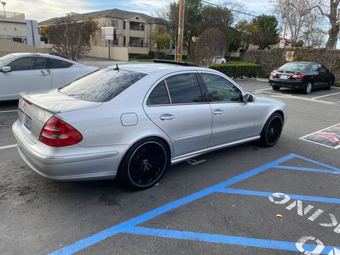 Used 2005 Mercedes-Benz E 500 Sedan image 6