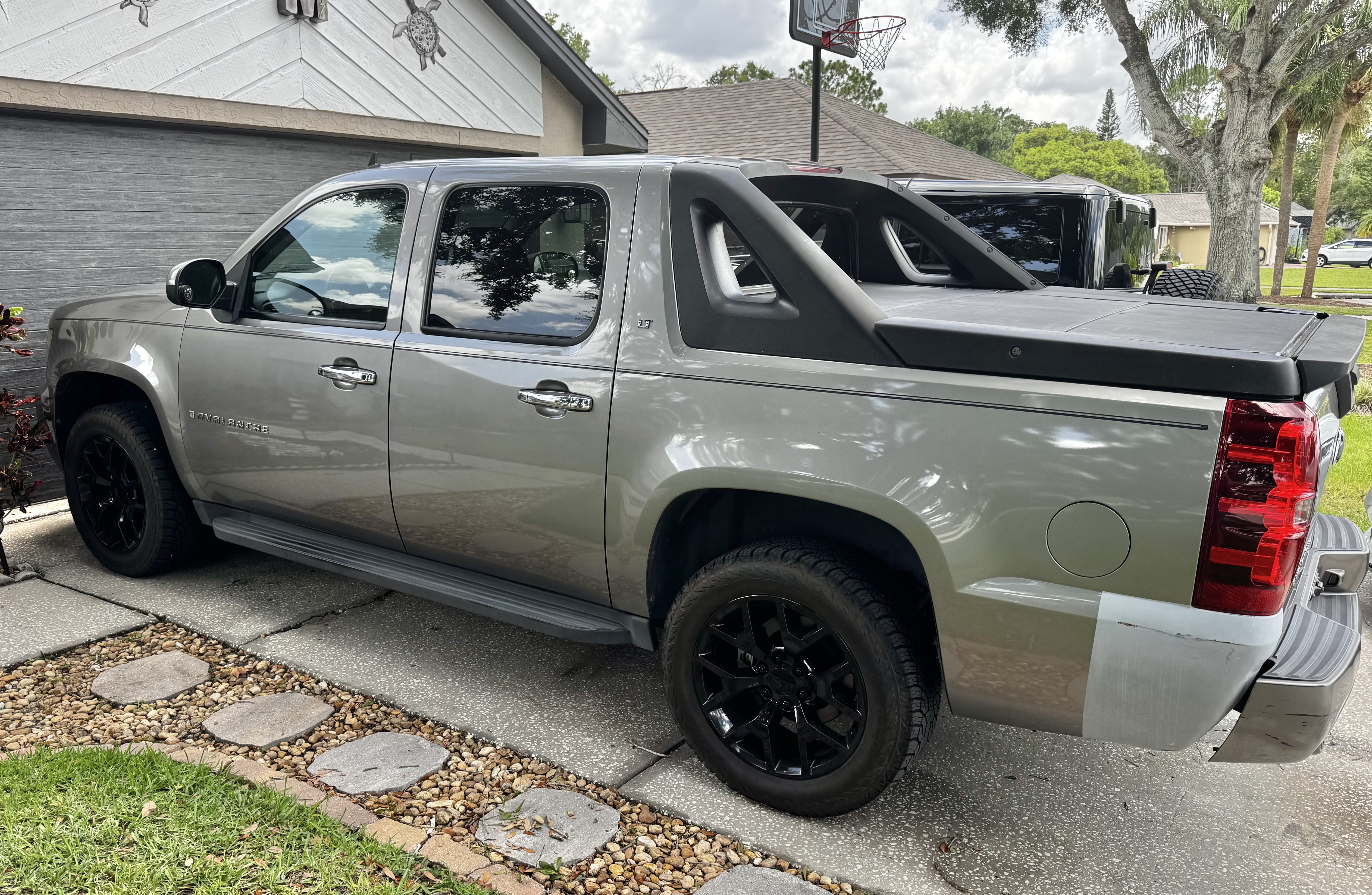 Used 2009 Chevrolet Avalanche LT RWD image 11