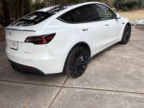 Used 2022 Tesla Model Y Performance image 14