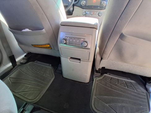 Used 2012 Toyota Highlander SE w/ Tow Pkg image 17