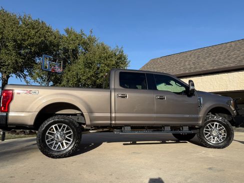 Used 2018 Ford F250 Lariat w/ Lariat Ultimate Package image 2