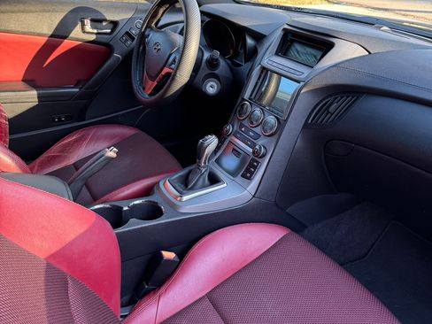 Used 2013 Hyundai Genesis 2.0T image 10