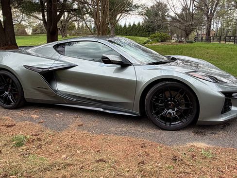 Used 2024 Chevrolet Corvette Z06 image 1