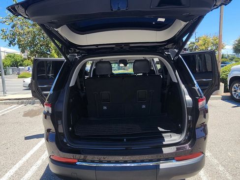 Used 2022 Jeep Grand Cherokee L Limited RWD image 10