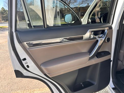 Used 2023 Lexus GX 460 Premium image 18