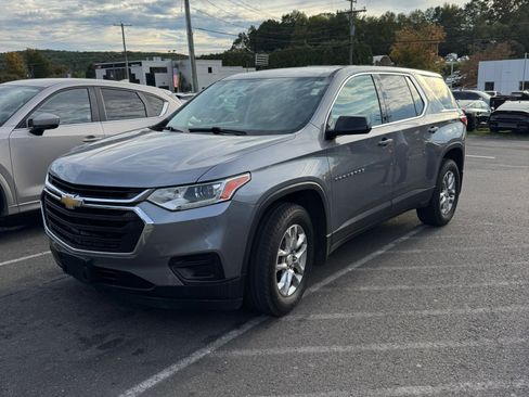 Used 2018 Chevrolet Traverse LS image 2
