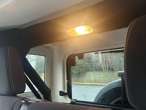 Used 2013 Jeep Wrangler Unlimited Sahara image 20