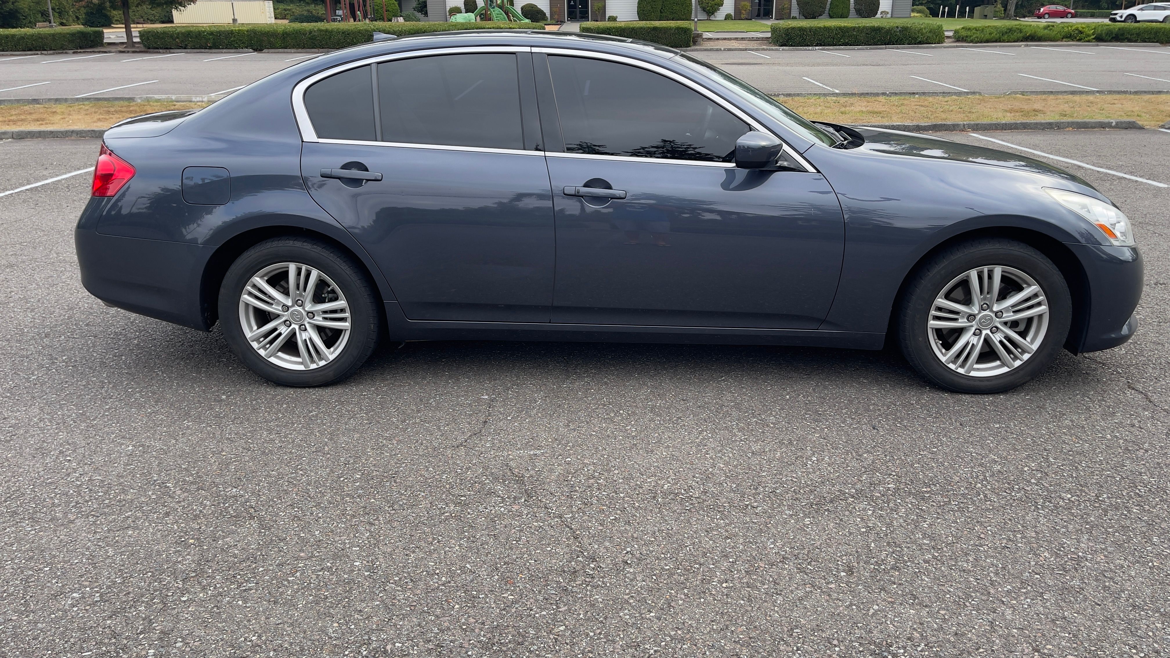 Used 2012 INFINITI G37 x Sedan w/ Premium Pkg AWD/4WD image 5