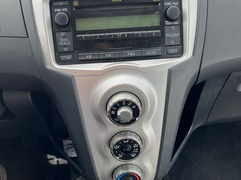 Used 2007 Toyota Yaris 2-Door Hatchback image 11