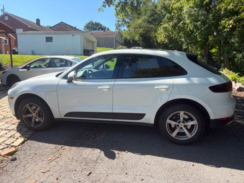 Used 2018 Porsche Macan Sport Edition AWD/4WD image 4