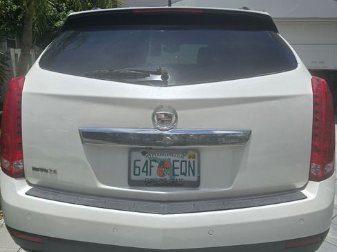 Used 2011 Cadillac SRX Luxury image 5