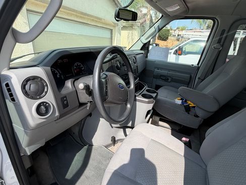 Used 2014 Ford E-350 and Econoline 350 XLT RWD image 6