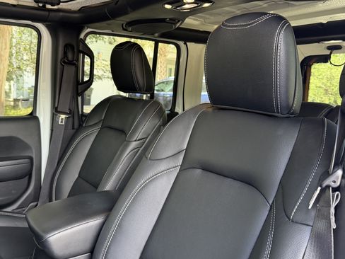 Used 2023 Jeep Wrangler Unlimited Sport AWD/4WD image 5