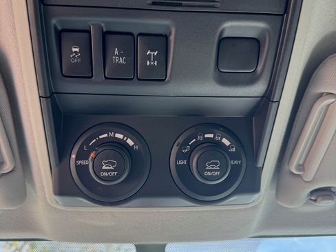 Used 2015 Toyota 4Runner Trail AWD/4WD image 15