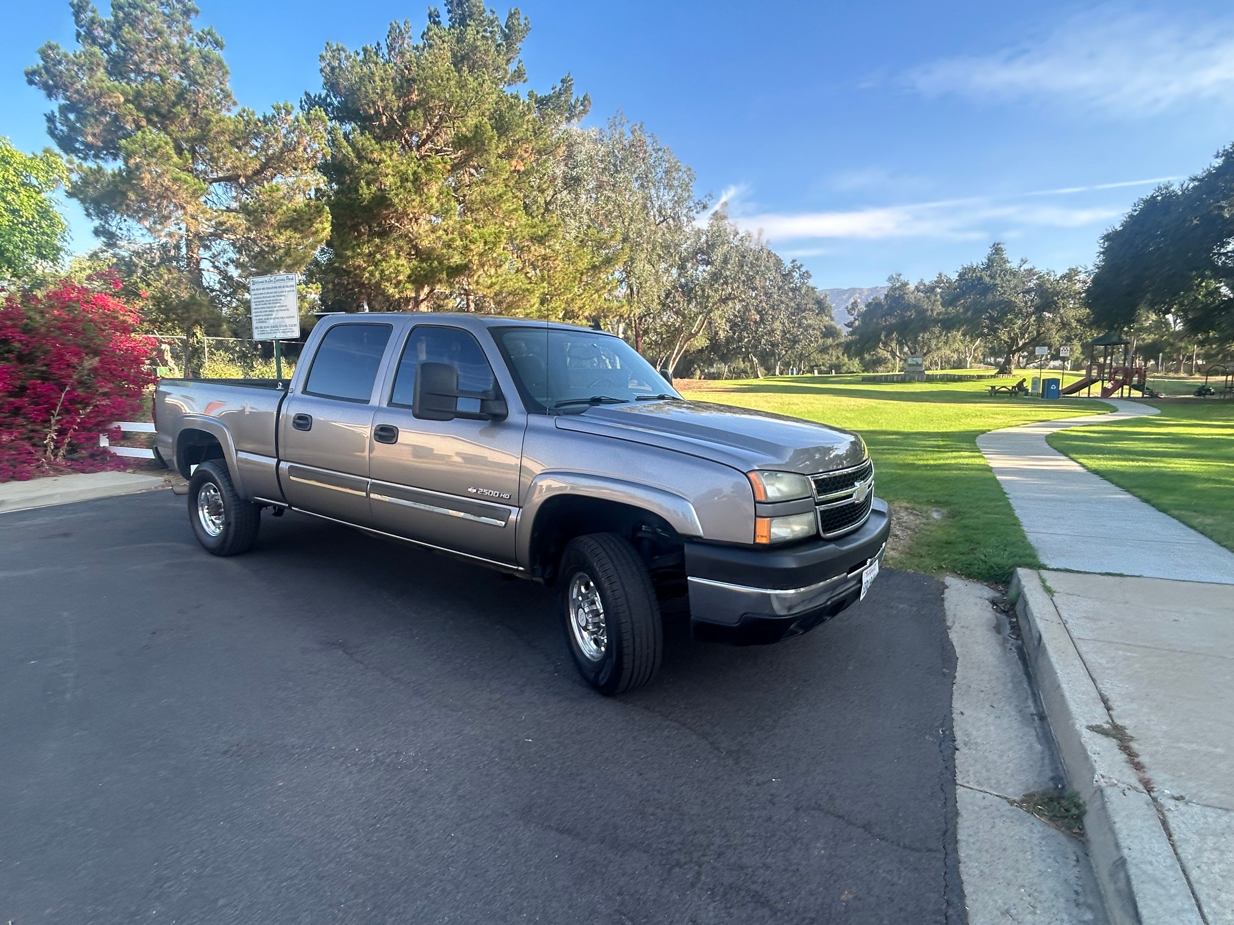 Used 2006 Chevrolet Silverado 2500 LT RWD image 10