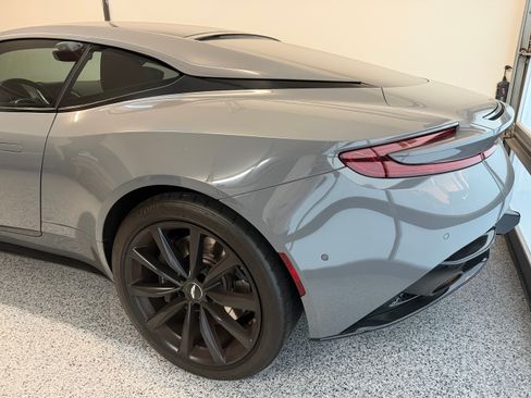 Used 2018 Aston Martin DB11 V12 RWD image 9
