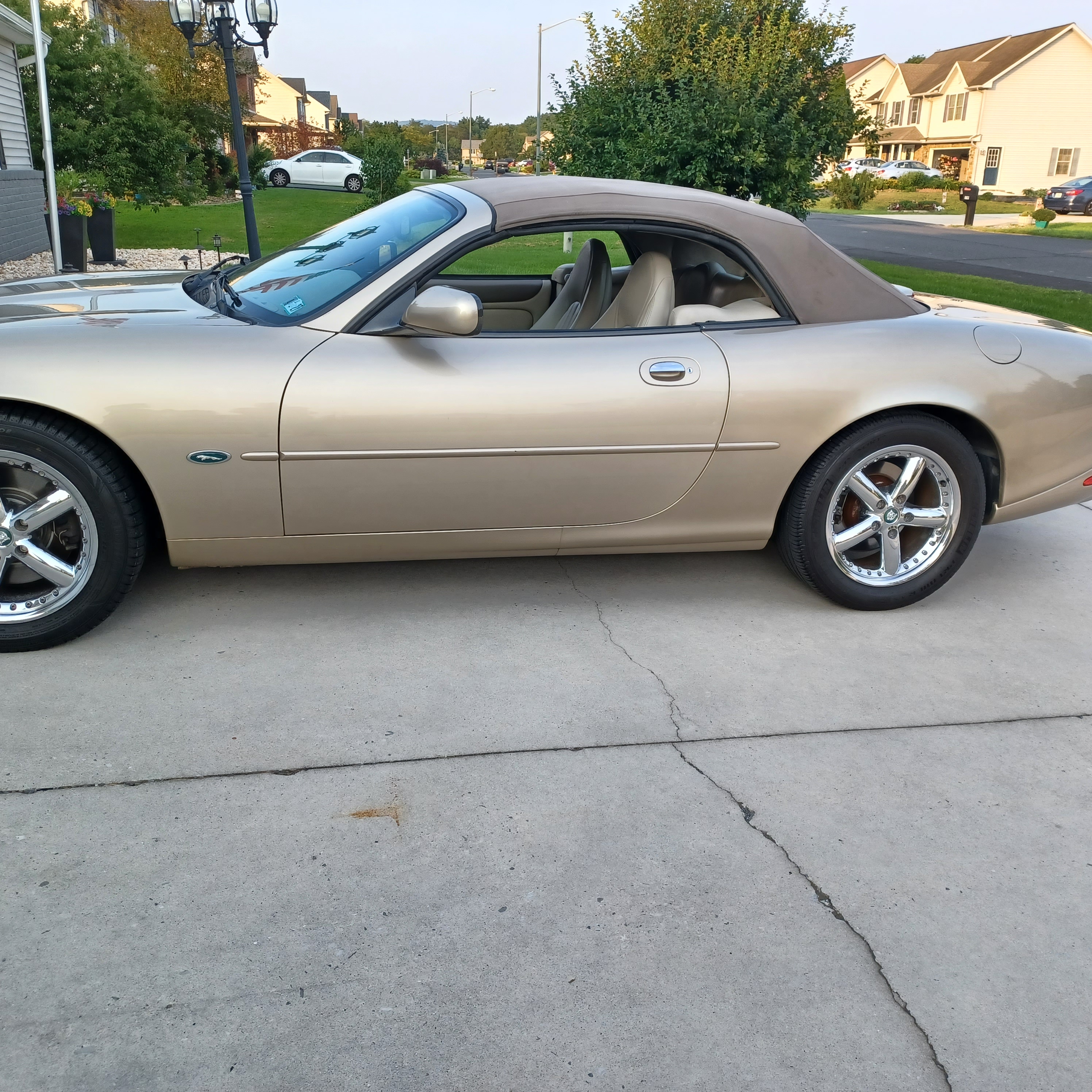 Used 2000 Jaguar XK8 Convertible RWD image 8