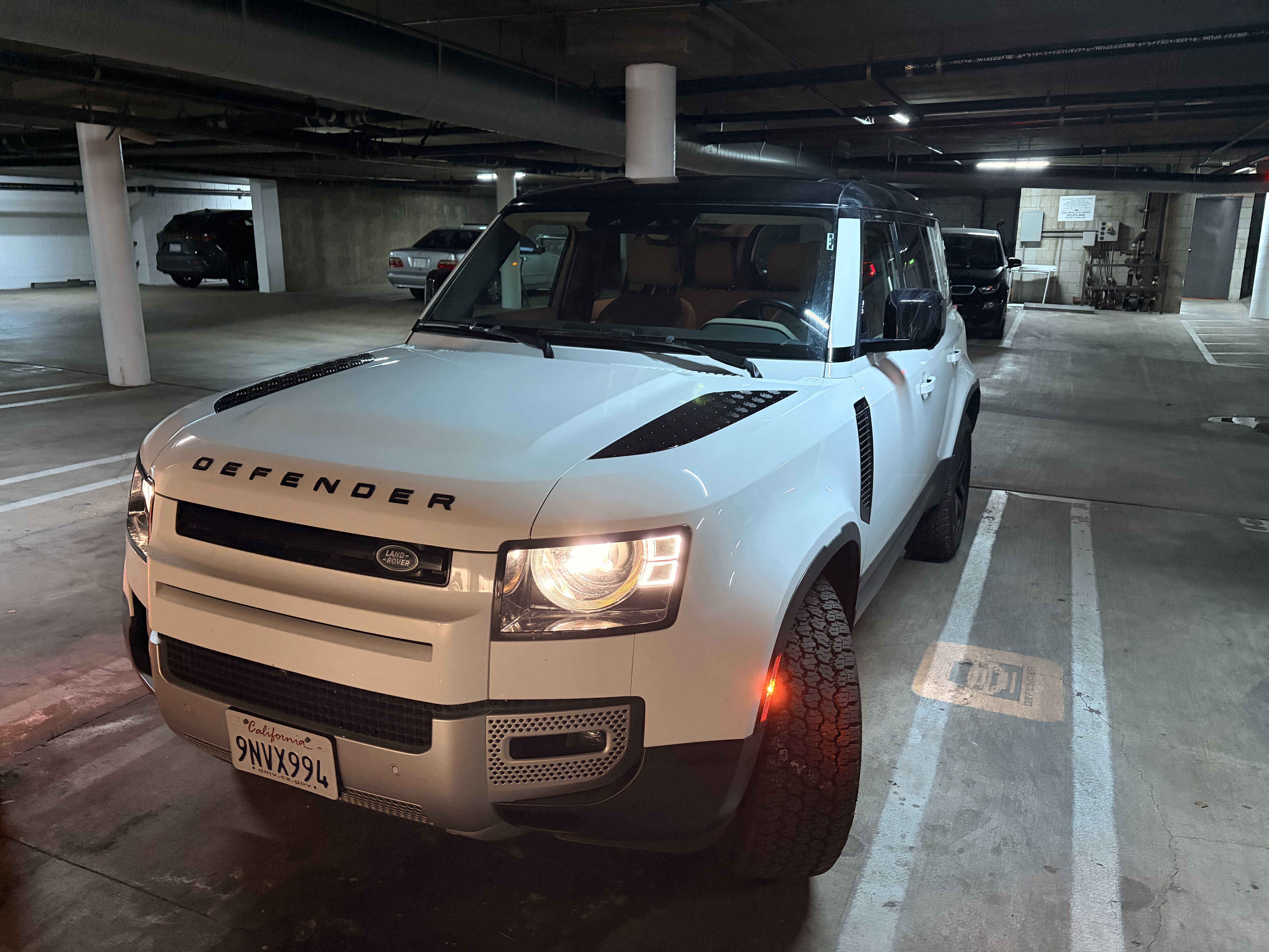 Used 2022 Land Rover Defender 110 SE AWD/4WD image 1