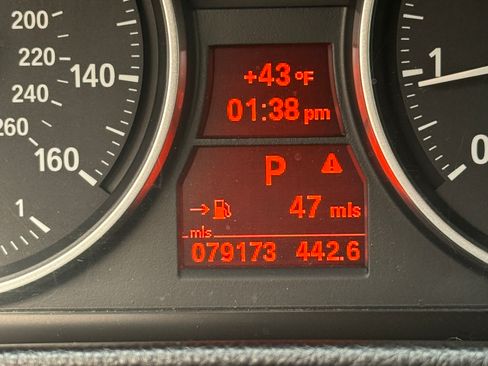 Used 2011 BMW 335i Convertible image 5