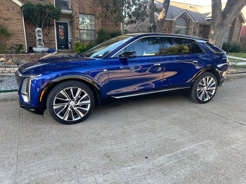 Used 2024 Cadillac Lyriq Luxury w/ Nappa Leather Package AWD/4WD image 5