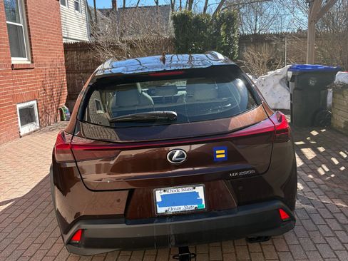 Used 2019 Lexus UX 250h w/ Premium Package image 5