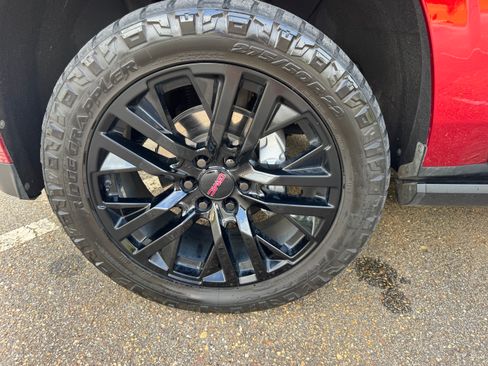 Used 2025 GMC Yukon Denali w/ Denali Reserve Package AWD/4WD image 8